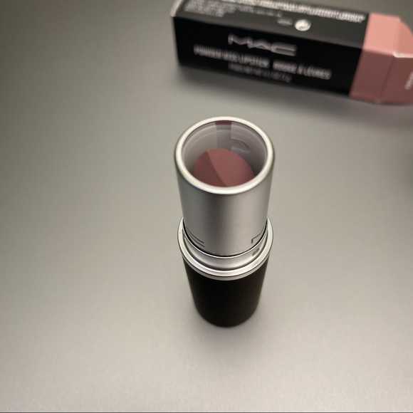 MAC “Ripened” Powder Kiss Lipstick 918 - Picture 6 of 15
